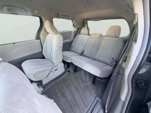 Used 2011 Toyota Sienna LE FWD image 21