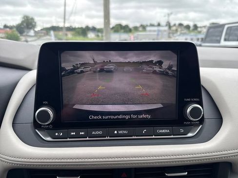Used 2025 Nissan Rogue SV FWD image 20