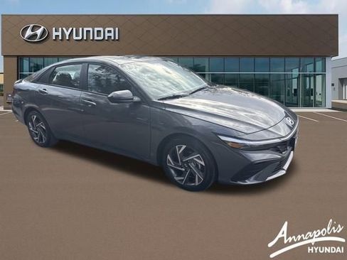 Certified 2025 Hyundai Elantra Sport image 7