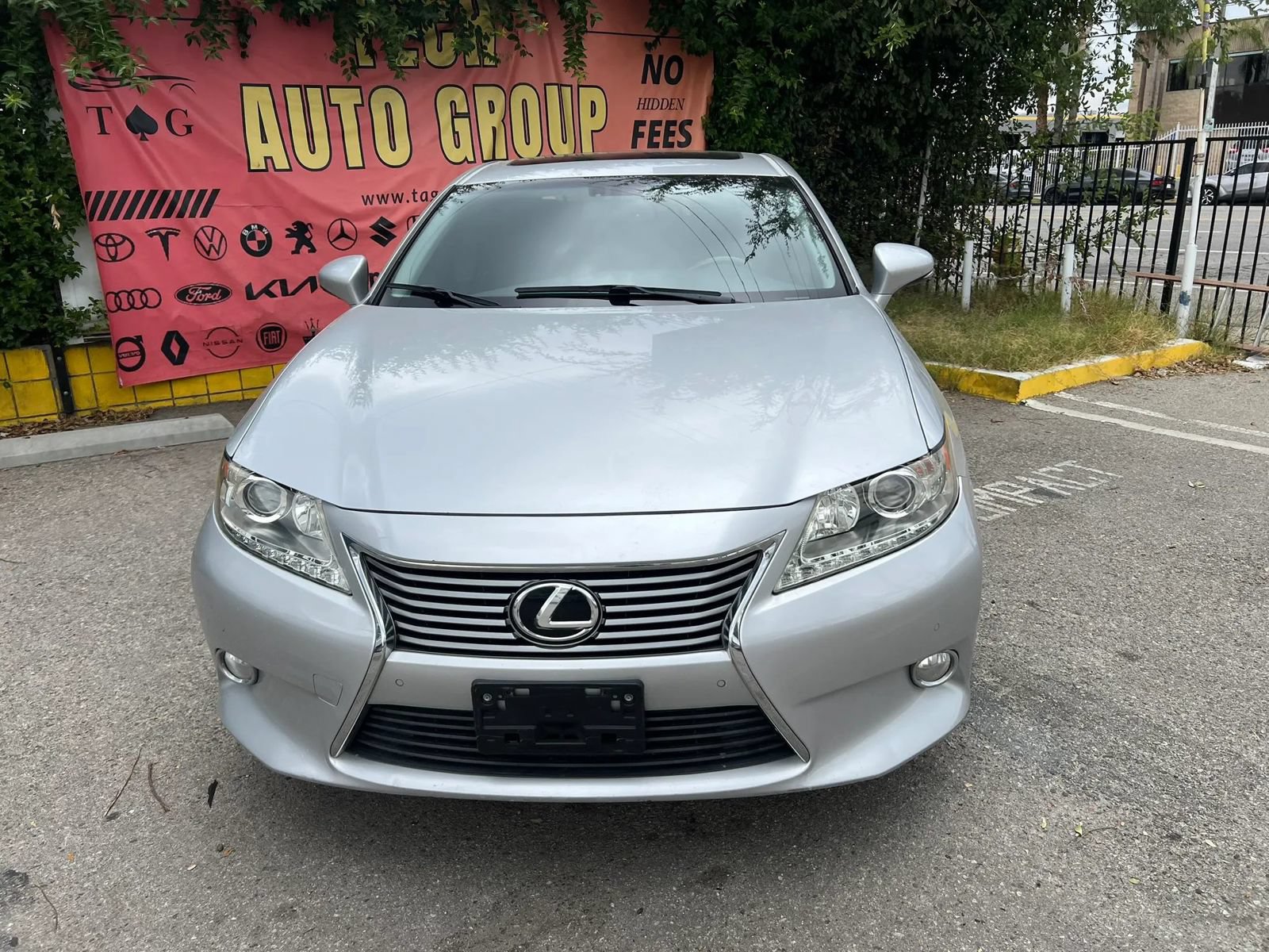 Used 2013 Lexus ES 350 w/ Luxury Pkg FWD image 2