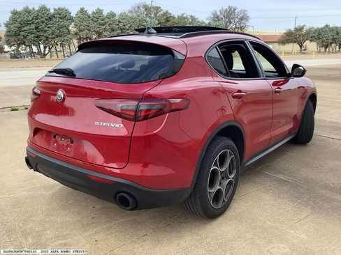 Used 2022 Alfa Romeo Stelvio Sprint image 4