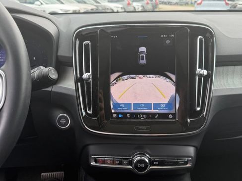 Used 2025 Volvo XC40 B5 Core AWD/4WD image 23