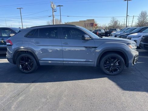 Used 2023 Volkswagen Atlas Cross Sport SEL R-Line image 9