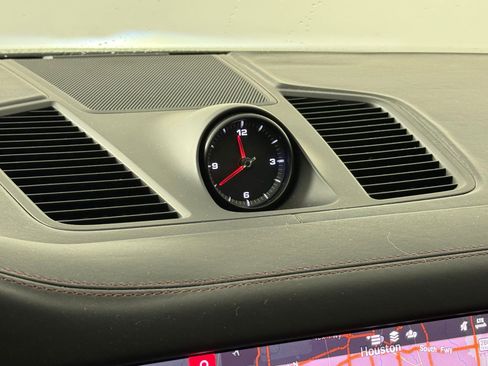 Used 2021 Porsche Cayenne image 24