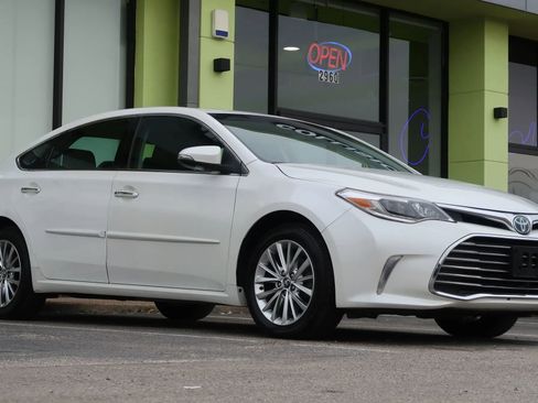Used 2018 Toyota Avalon Limited image 6