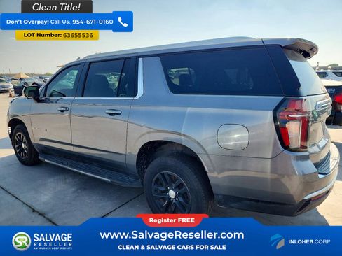 Used 2021 Chevrolet Suburban LT RWD image 3