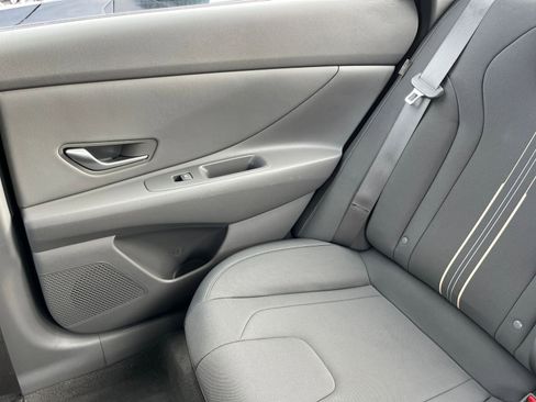 Used 2025 Hyundai Elantra SEL image 38