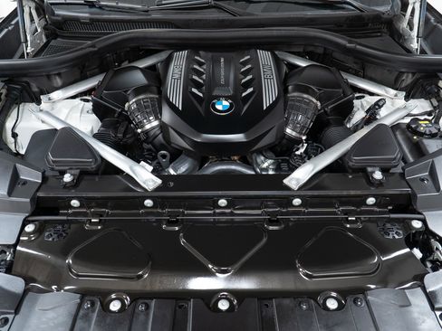 Used 2021 BMW X5 M50i AWD/4WD image 9