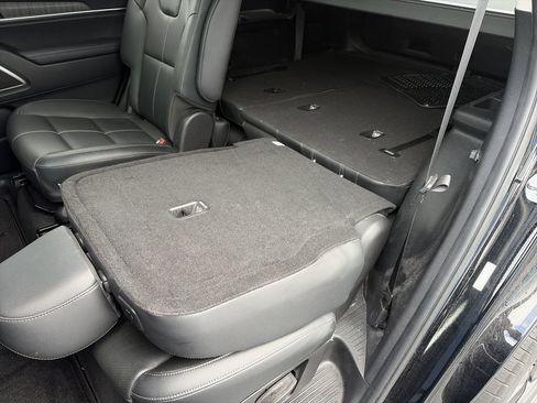 Used 2024 Kia Telluride EX w/ EX Captain's Chair Package FWD image 23