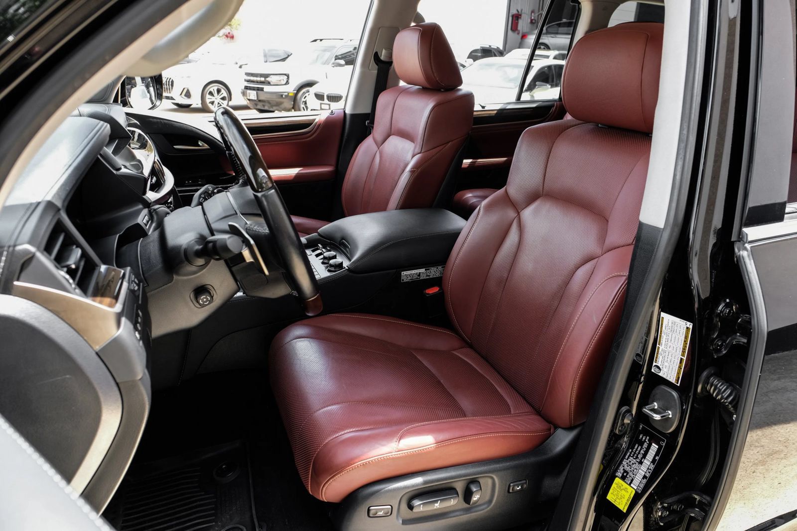 Used 2021 Lexus LX 570 4WD w/ Luxury Package image 30