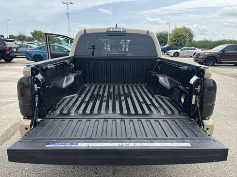 Used 2019 Toyota Tacoma TRD Sport w/ Technology Package AWD/4WD image 13