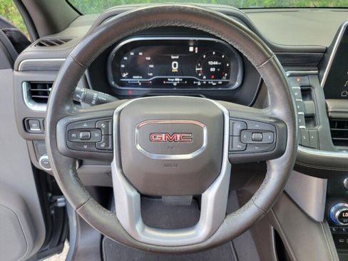 Used 2022 GMC Yukon XL SLT w/ SLT Premium Package RWD image 16