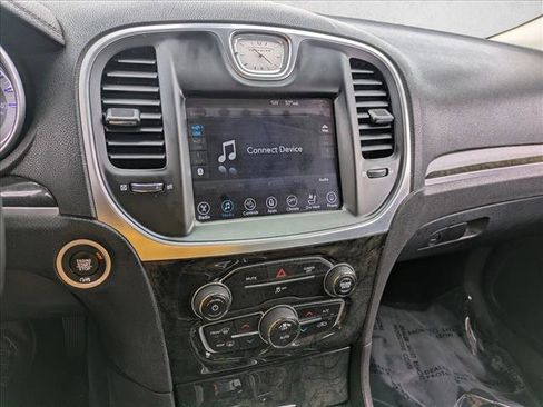 Used 2017 Chrysler 300 C image 14