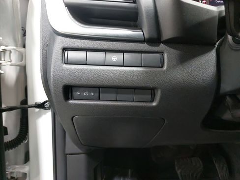 Certified 2023 Nissan Rogue SV image 25