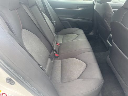 Used 2018 Toyota Camry LE image 19