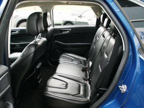 Used 2020 Ford Edge Titanium image 28