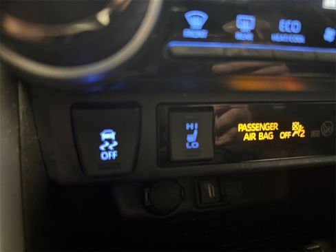 Used 2022 Toyota RAV4 XLE w/ Convenience Package image 29