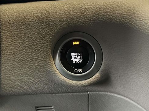 Used 2017 Chrysler Pacifica Limited w/ Advanced Safetytec Group image 25