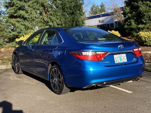 Used 2016 Toyota Camry image 10