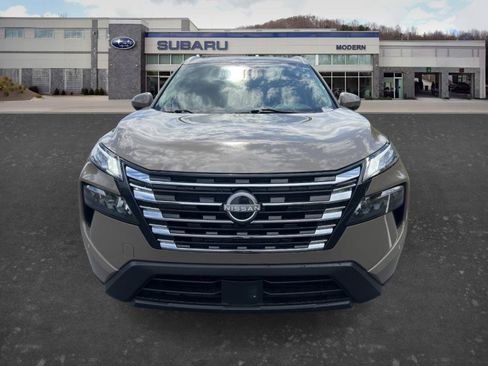 Used 2024 Nissan Rogue SV w/ SV Premium Package AWD/4WD image 2