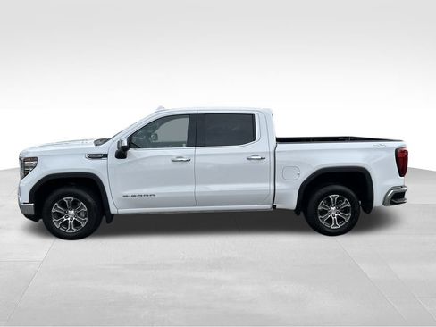 Used 2024 GMC Sierra 1500 SLT image 2