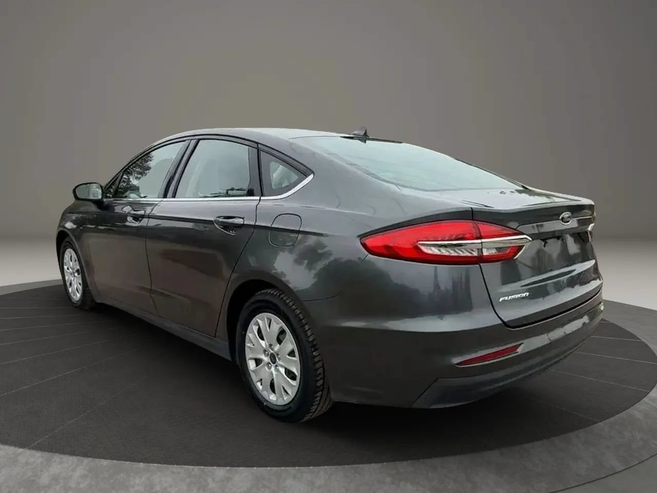 Used 2020 Ford Fusion S FWD image 4