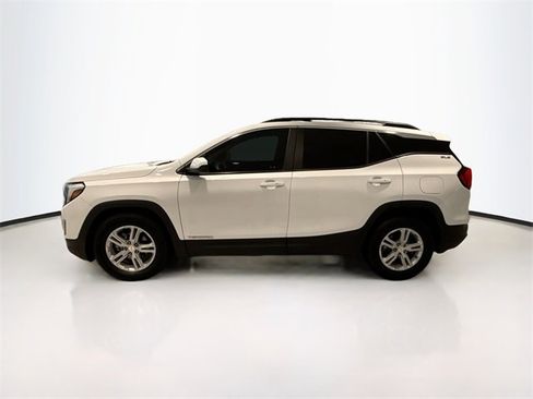 Used 2021 GMC Terrain SLE w/ Driver Convenience Package image 3