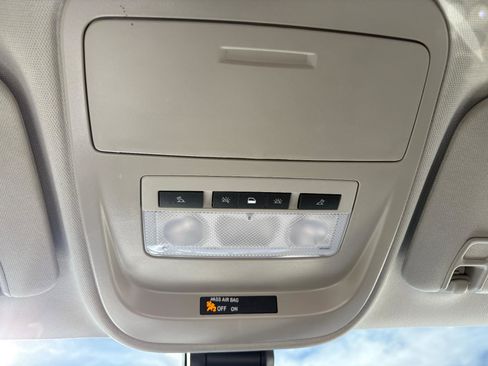 Used 2022 Chevrolet Colorado LT w/ LT Convenience Package image 28