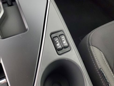 Used 2025 Subaru Crosstrek 2.0i Premium image 17