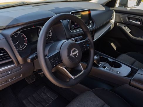 Used 2024 Nissan Rogue SV FWD image 8