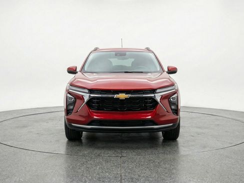 Used 2025 Chevrolet Trax LT w/ LT Convenience Package FWD image 2