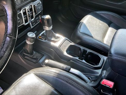 Used 2021 Jeep Wrangler Unlimited Sahara AWD/4WD image 14