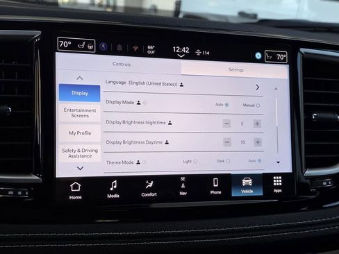 New 2026 Chrysler Pacifica Limited w/ Uconnect Theater Family Group AWD/4WD image 28