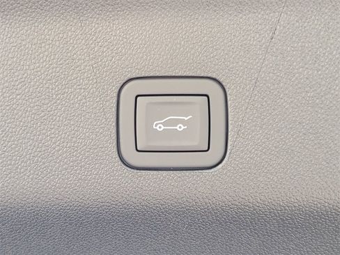 Used 2025 Cadillac Escalade ESV Sport Platinum w/ LPO, ONYX Package image 31