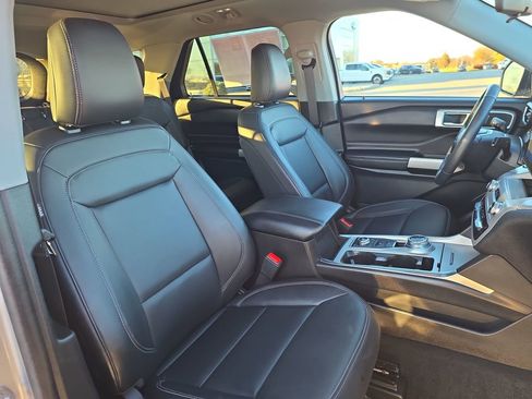 Used 2023 Ford Explorer XLT w/ Equipment Group 202A image 18