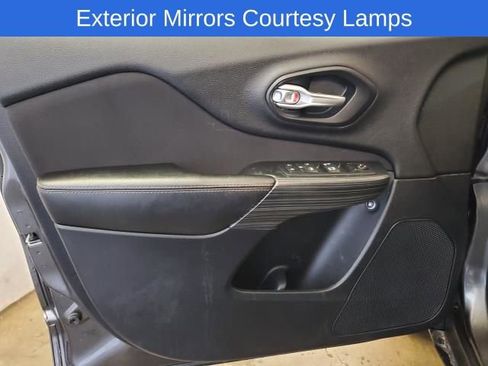 Used 2016 Jeep Cherokee Latitude w/ Safety/Convenience Group image 10