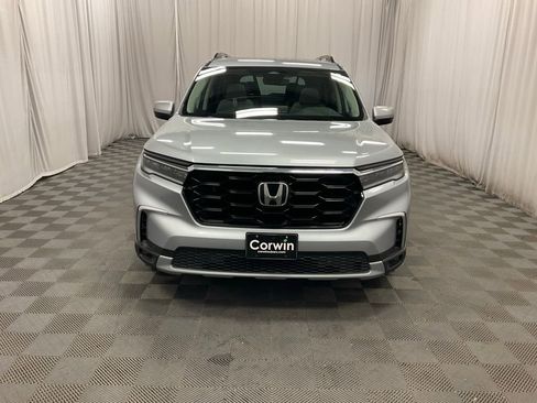 Used 2023 Honda Pilot Touring image 3