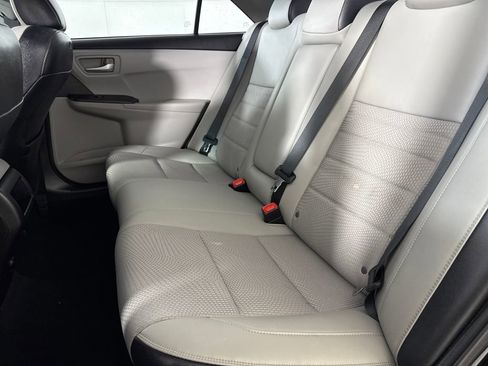 Used 2017 Toyota Camry SE image 11