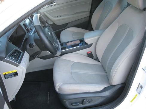 Used 2015 Hyundai Sonata SE w/ Option Group 02 image 12