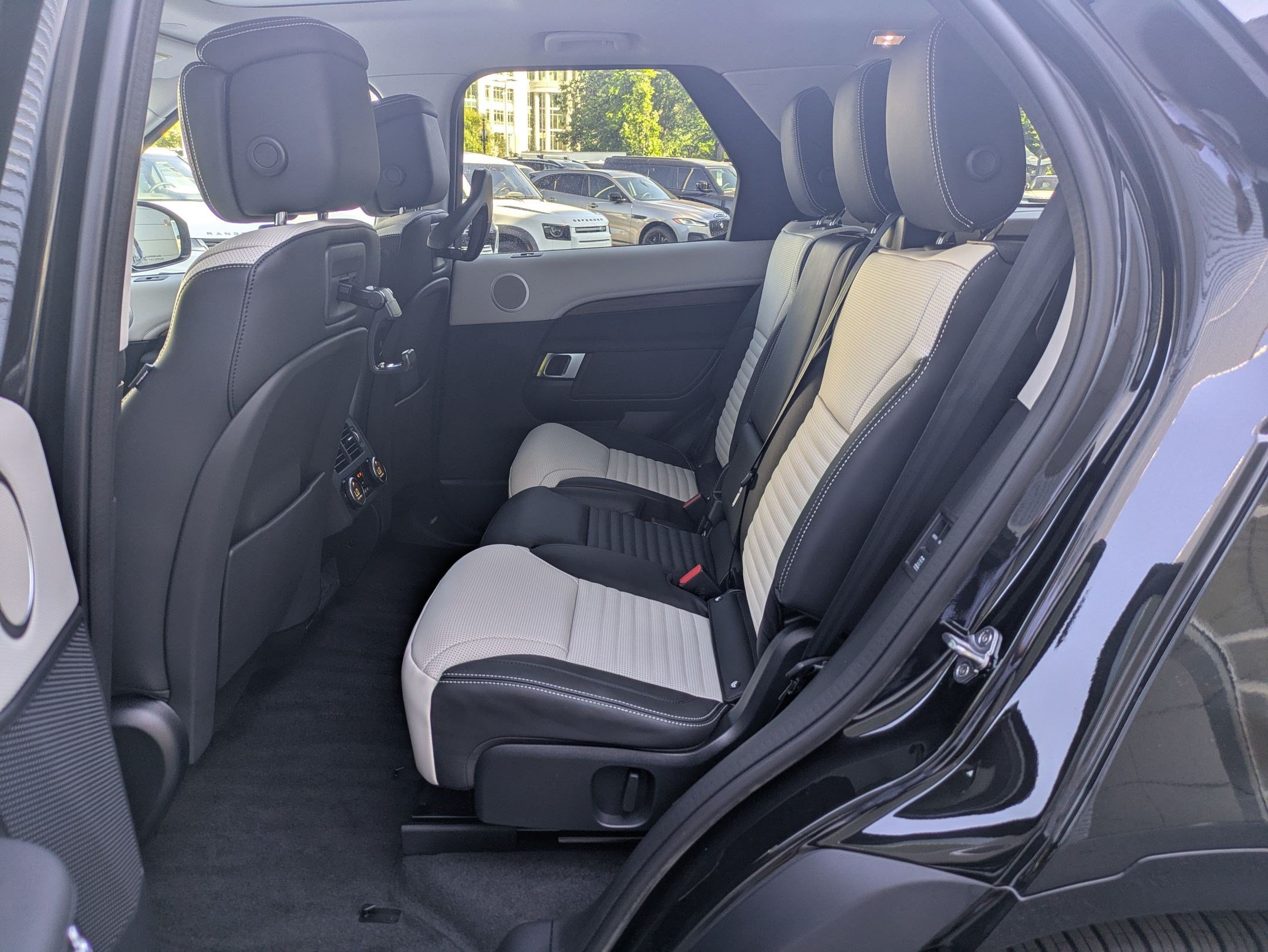New 2026 Land Rover Discovery Dynamic SE AWD/4WD image 27