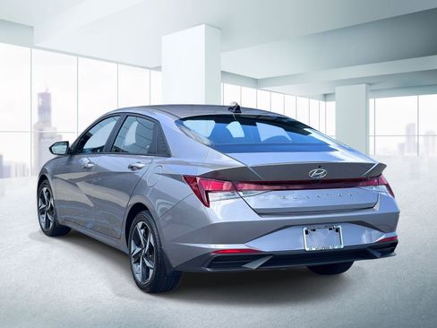 Used 2023 Hyundai Elantra SEL w/ Convenience Package FWD image 3