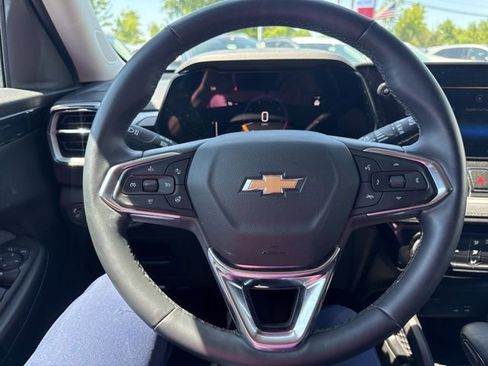 Certified 2025 Chevrolet TrailBlazer LT w/ LT Cold Weather Package AWD/4WD image 13