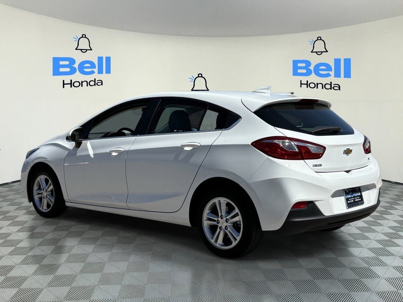 Used 2018 Chevrolet Cruze LT FWD image 3