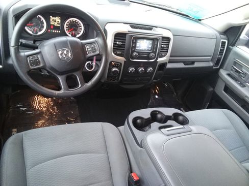 Used 2018 RAM 1500 Classic SLT image 10