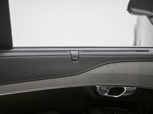 Certified 2023 Volvo XC90 B6 Ultimate w/ Lounge Package image 18