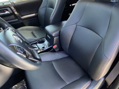 Used 2019 Toyota 4Runner TRD Off-Road Premium AWD/4WD image 30