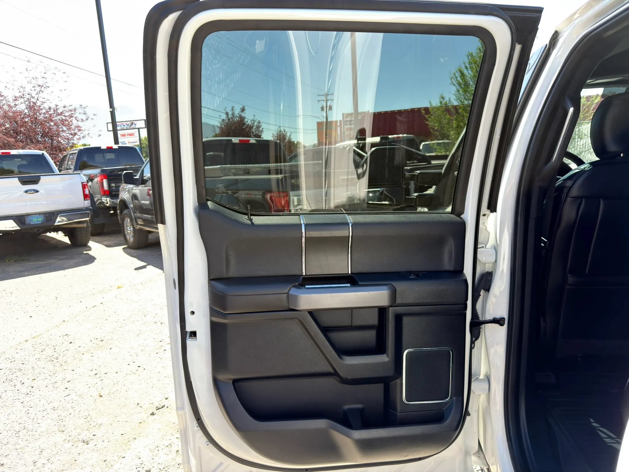 Used 2020 Ford F150 Platinum w/ Equipment Group 701A Luxury AWD/4WD image 27