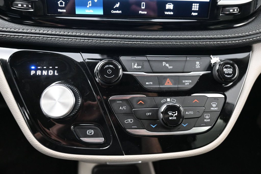 Used 2023 Chrysler Pacifica Touring-L FWD image 12