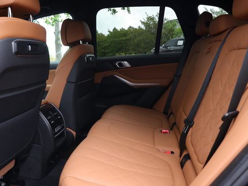 Used 2025 BMW X5 xDrive40i w/ M Sport Package AWD/4WD image 13