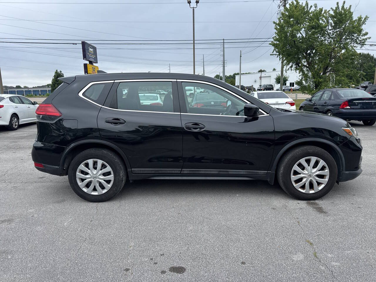 Used 2017 Nissan Rogue S FWD image 5